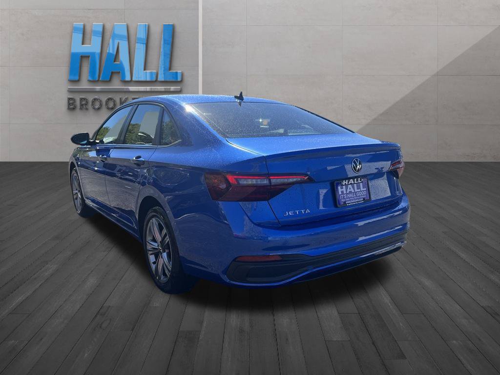 Certified 2024 Volkswagen Jetta SE w/ Panoramic Sunroof Package FWD image 4