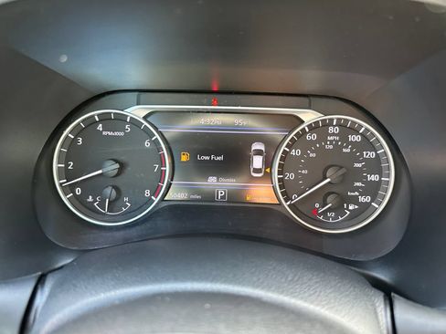 Used 2024 Nissan Sentra SV FWD image 22