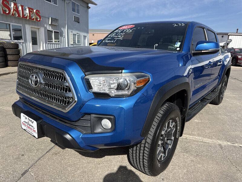 Used 2017 Toyota Tacoma TRD Off-Road w/ Tow Package AWD/4WD image 1