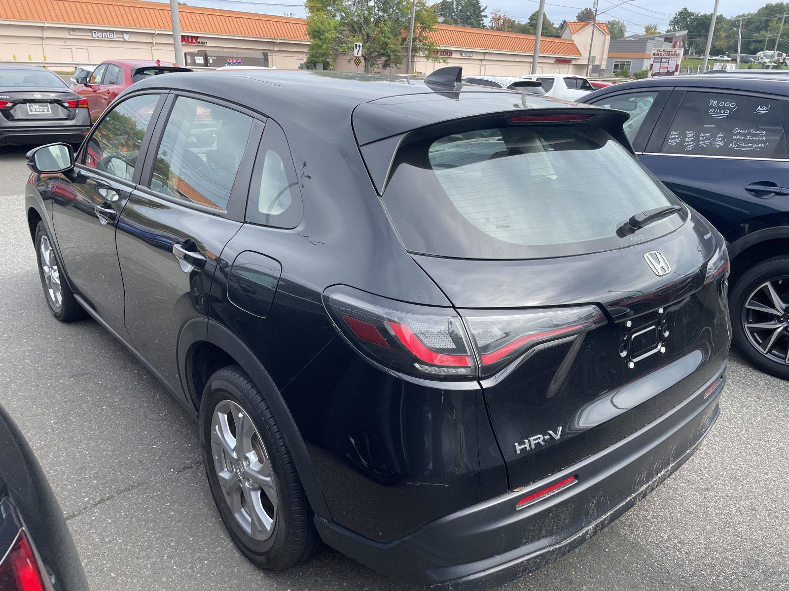 Used 2024 Honda HR-V LX image 3