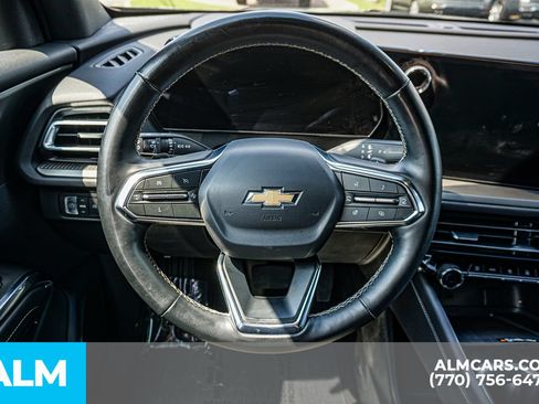 Used 2025 Chevrolet Traverse LT FWD image 31