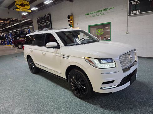 Used 2021 Lincoln Navigator Reserve AWD/4WD image 4