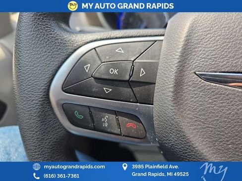 Used 2017 Chrysler Pacifica Touring FWD image 15