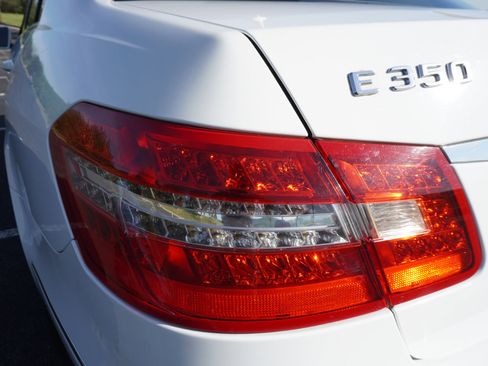 Used 2011 Mercedes-Benz E 350 4MATIC Sedan image 11