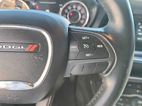 Used 2015 Dodge Challenger SXT image 16