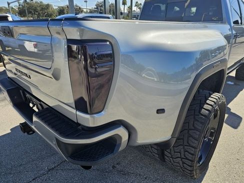 Used 2024 GMC Sierra 3500 Denali Ultimate image 9