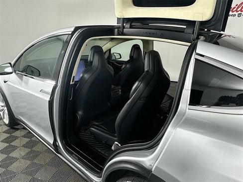 Used 2017 Tesla Model X 75D image 41