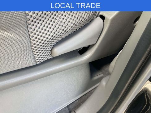Used 2021 Nissan Frontier SV w/ Midnight Edition Floor Mats image 17