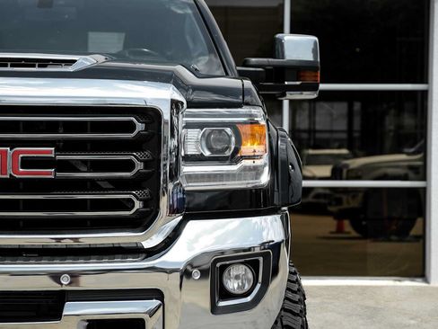 Used 2019 GMC Sierra 2500 SLT w/ Duramax Plus Package AWD/4WD image 42