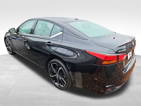 Used 2025 Nissan Altima 2.5 SR w/ SR Premium Package image 4