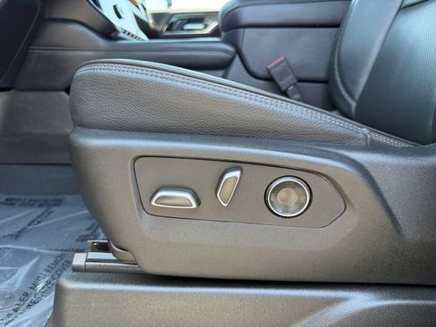 Used 2025 GMC Yukon XL Denali AWD/4WD image 10