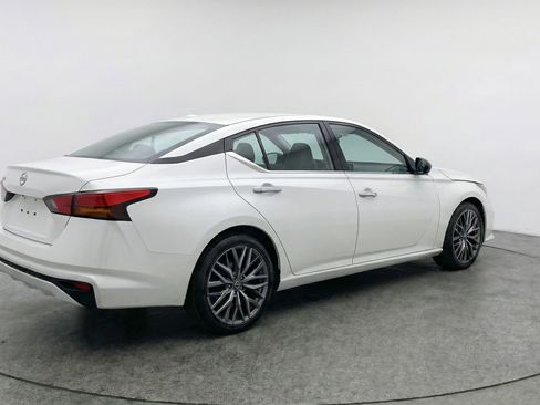 Used 2025 Nissan Altima 2.5 SV image 9