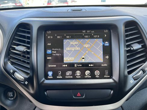 Used 2016 Jeep Cherokee Limited AWD/4WD image 31