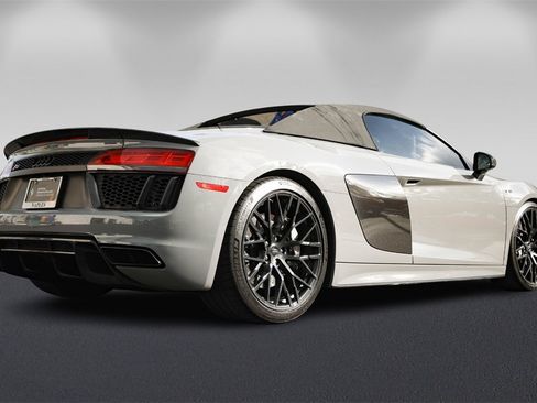 Used 2018 Audi R8 V10 plus image 10