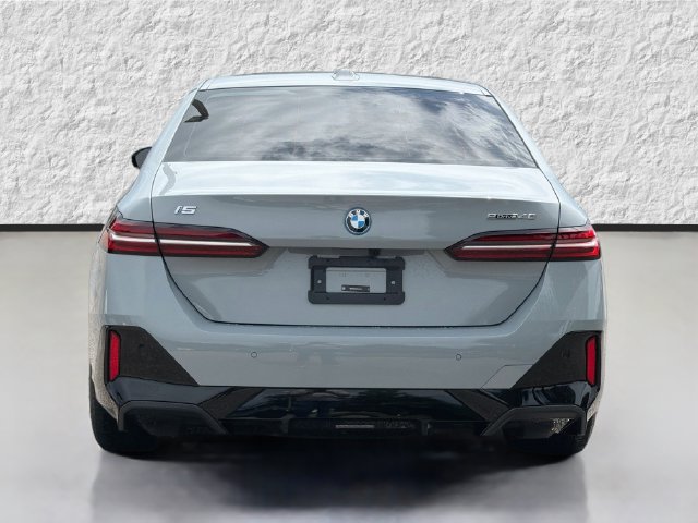 Used 2026 BMW i5 eDrive40 w/ M Sport Package RWD image 4