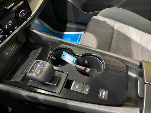 Used 2021 Nissan Rogue SV image 15