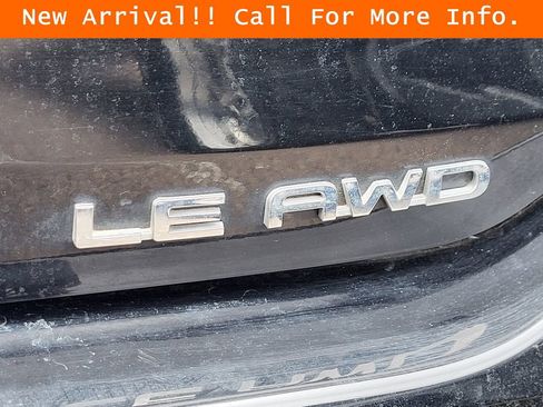 Used 2021 Toyota Highlander LE AWD/4WD image 9