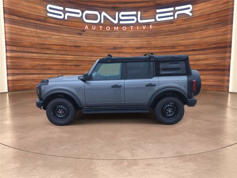 Used 2022 Ford Bronco Black Diamond image 2