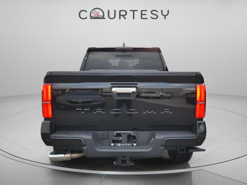 Used 2025 Toyota Tacoma Limited image 4