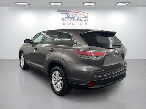 Used 2016 Toyota Highlander LE FWD image 6