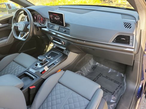 Used 2018 Audi SQ5 Prestige w/ Prestige Package image 11