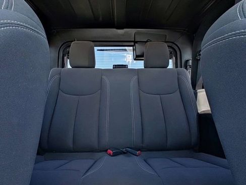Used 2017 Jeep Wrangler Sahara w/ Connectivity Group AWD/4WD image 26