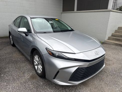 Used 2025 Toyota Camry LE w/ Convenience Package FWD image 3