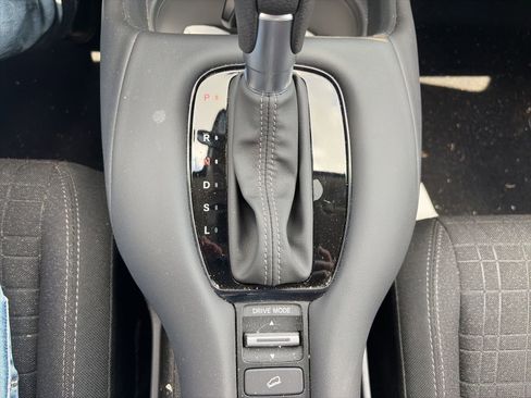 Certified 2025 Honda HR-V LX image 19