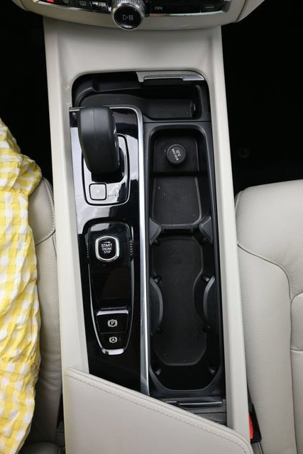 Used 2024 Volvo XC60 B5 Plus w/ Protection Package Premier AWD/4WD image 12