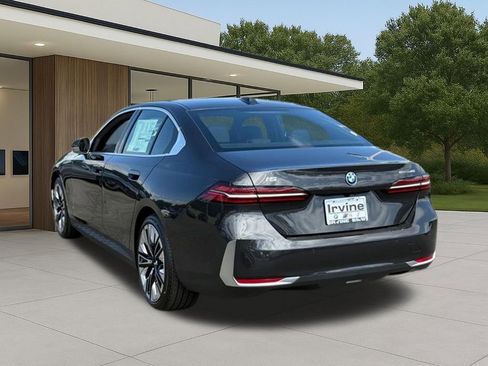 New 2026 BMW i5 eDrive40 w/ Premium Package image 12