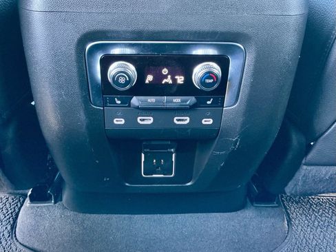 Used 2022 GMC Yukon Denali w/ Denali Ultimate Package image 32