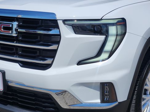 Used 2024 GMC Acadia Elevation FWD image 8