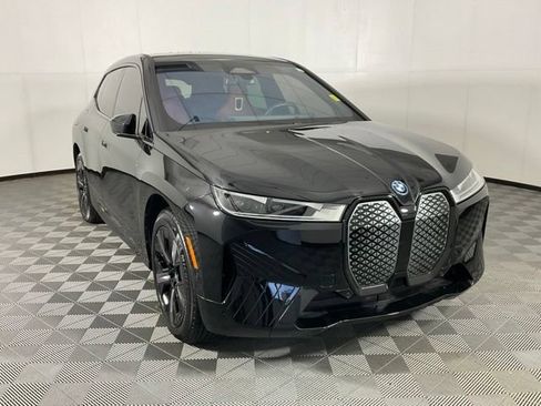 Used 2023 BMW iX xDrive50 w/ Sport Package AWD/4WD image 3