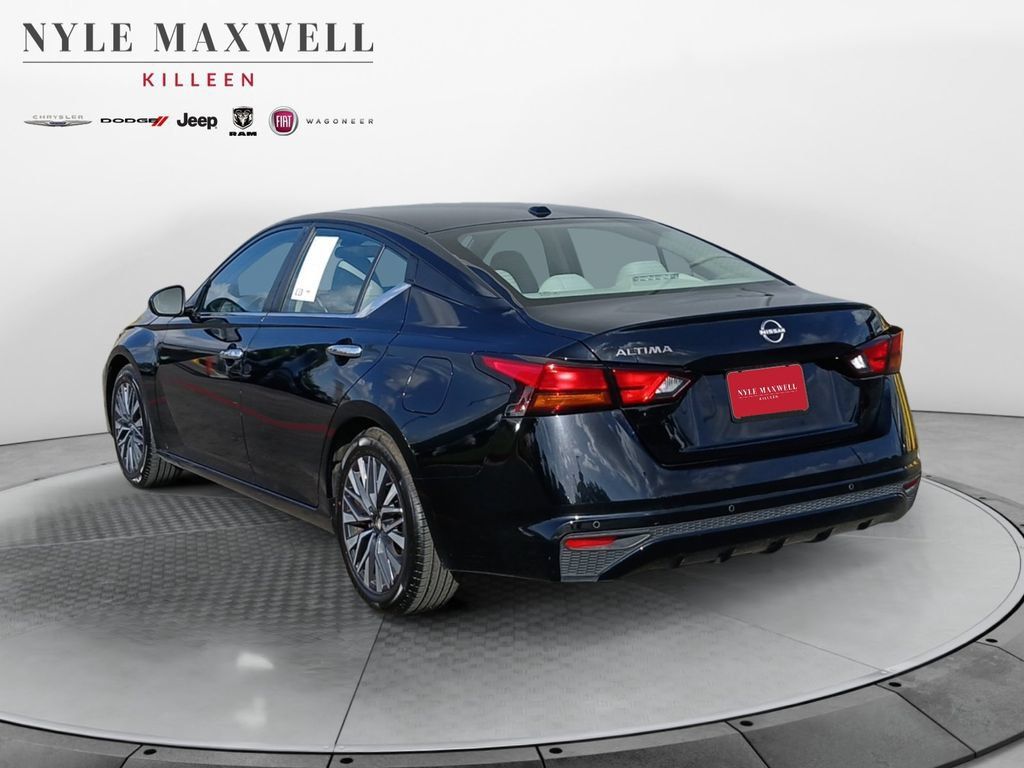 Used 2025 Nissan Altima 2.5 SV FWD image 14