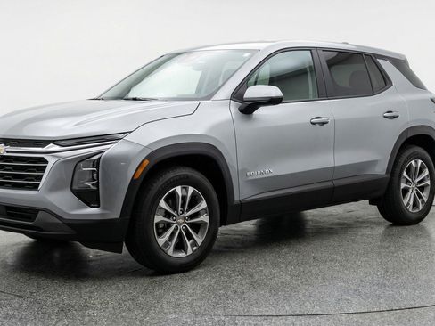 Used 2025 Chevrolet Equinox LT image 3