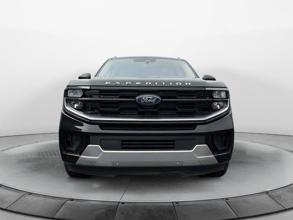 Used 2025 Ford Expedition Max Platinum w/ Driver's Package AWD/4WD image 6