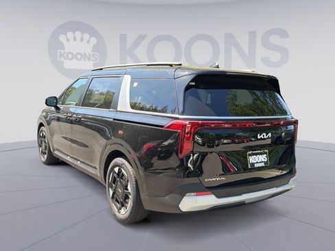 New 2026 Kia Carnival EX FWD image 4