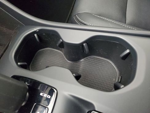 Certified 2025 Volvo XC40 B5 Core image 33