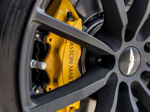 Used 2022 Aston Martin V8 Vantage Roadster RWD image 18