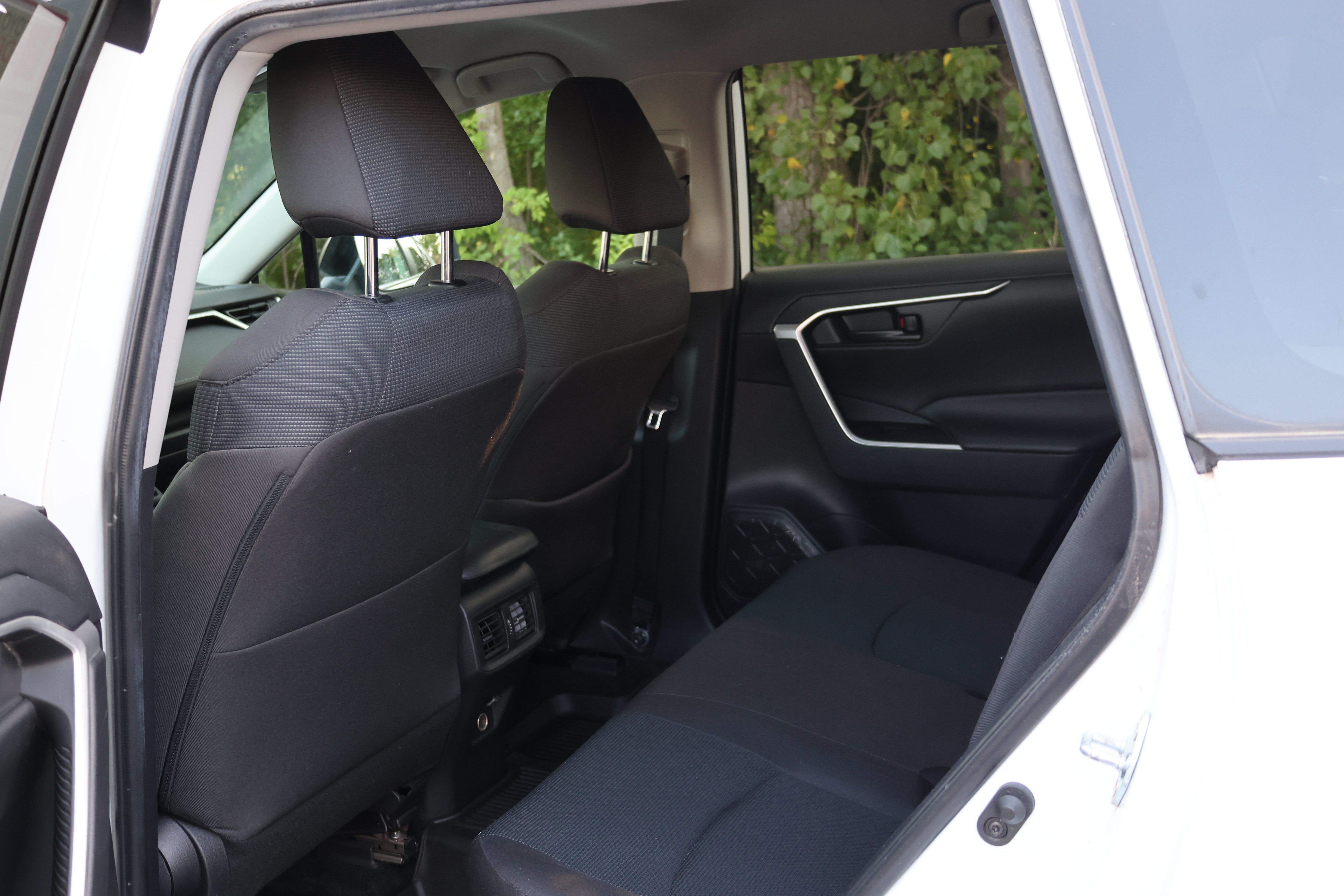 Used 2022 Toyota RAV4 LE AWD/4WD image 14