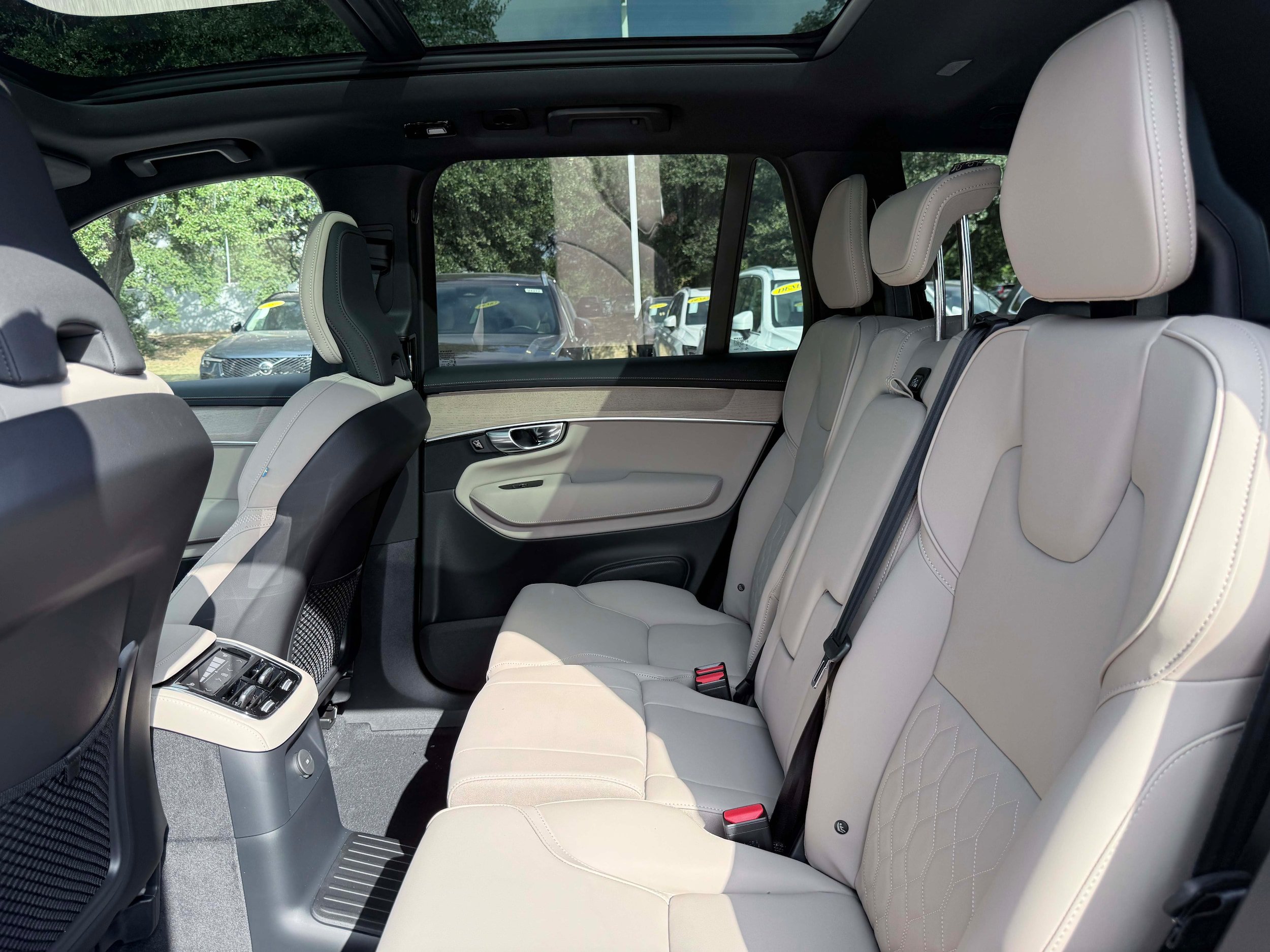 New 2026 Volvo XC90 T8 Plus AWD/4WD image 16