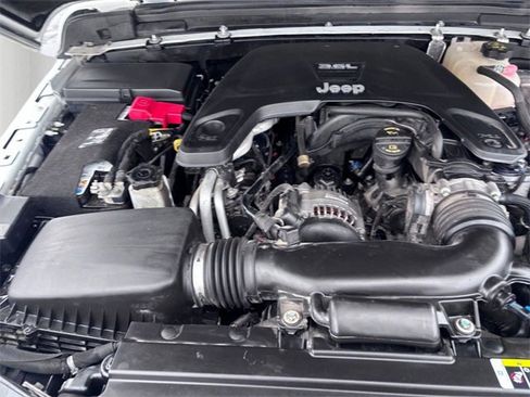 Certified 2020 Jeep Gladiator Overland image 30