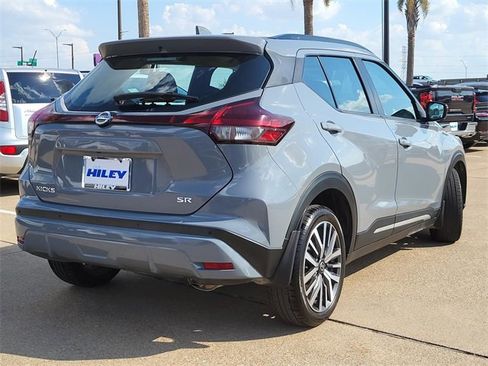 Used 2021 Nissan Kicks SR image 4