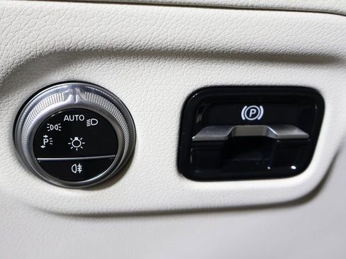 Used 2023 Mercedes-Benz EQS 580 4MATIC Sedan image 45