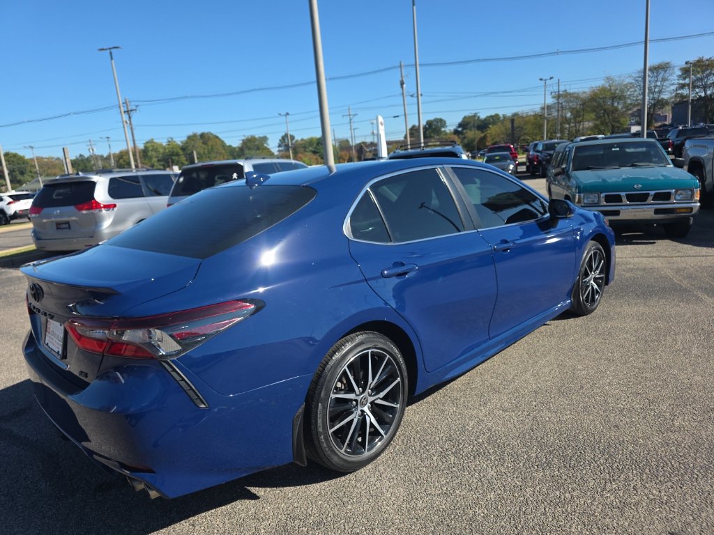 Used 2023 Toyota Camry SE w/ Cold Weather Package FWD image 5