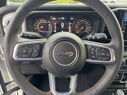 Used 2024 Jeep Wrangler Unlimited Sahara AWD/4WD image 17