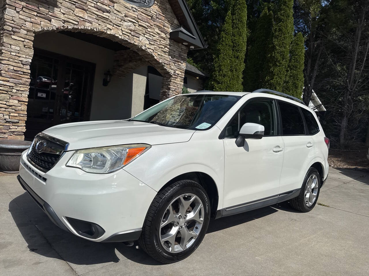 Used 2016 Subaru Forester 2.5i Touring w/ Eyesight & Navigation System AWD/4WD image 2