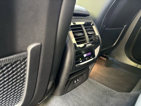 Certified 2025 BMW X4 xDrive30i image 16