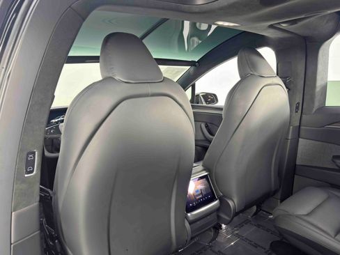 Used 2022 Tesla Model X image 37