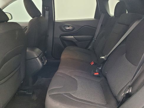 Used 2019 Jeep Cherokee Latitude w/ Popular Appearance Group image 18